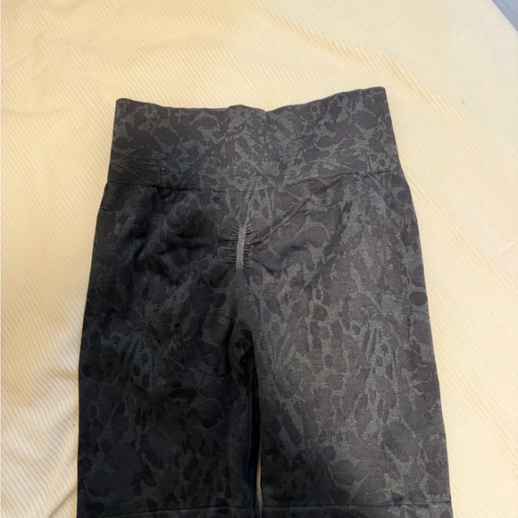 Women's Gymshark Shorts - Picture 5 of 6